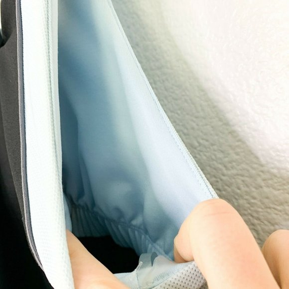 Adidas Medium Black Built in Bra Activewear Top - Picture 7 of 7